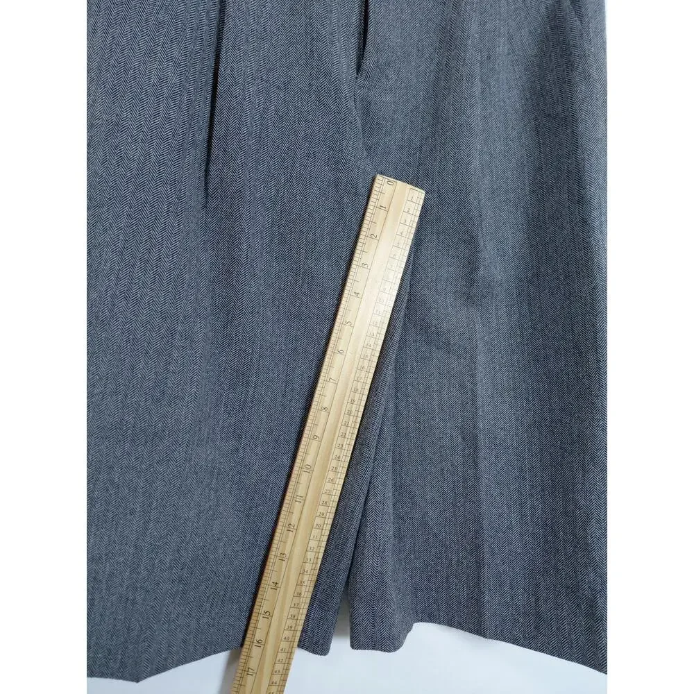 Banana Republic Martin 100% Wool Gray Pleated Bermuda Shorts Women Size 4